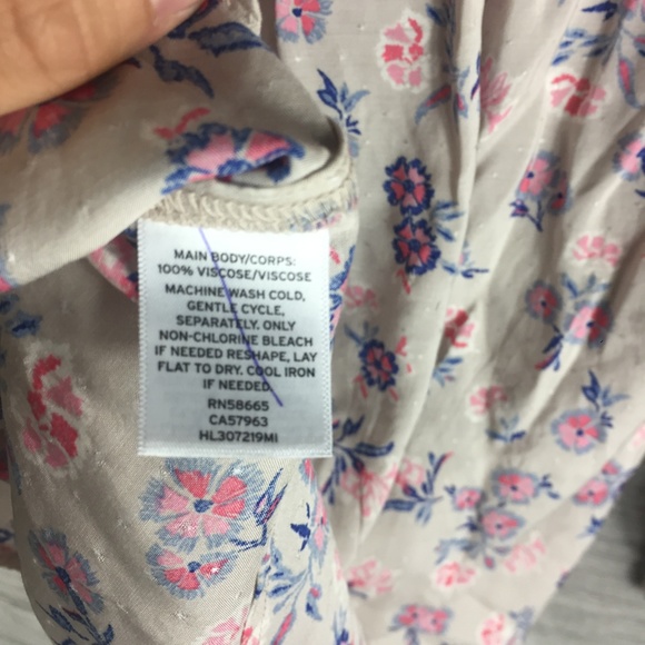 Hinge Floral V Neck Long Sleeve - Picture 5 of 5